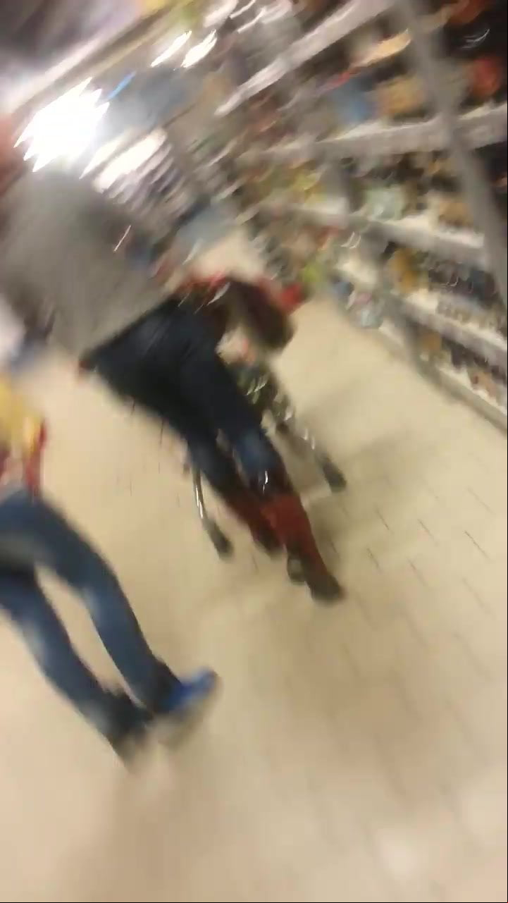 spy sexy mature ass in supermarket romanian