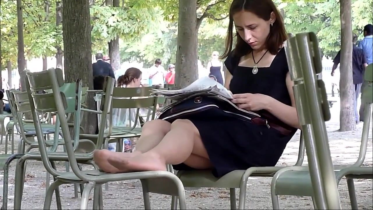 Candid Sexy Nylon Feet in Paris
